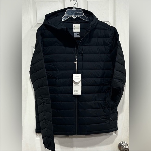 Vuori Other - Vuori Men's Medium Steadfast Full Zip Hooded Jacket Insulated Black NWT Down